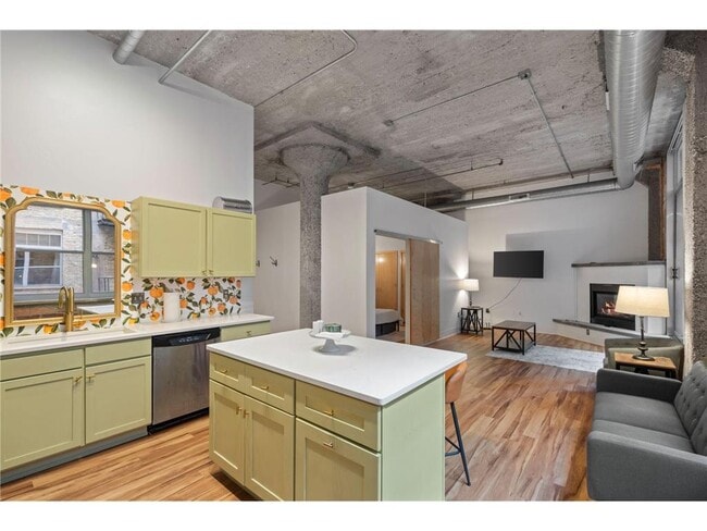 Photo - 521 S 7th St Unidad 221