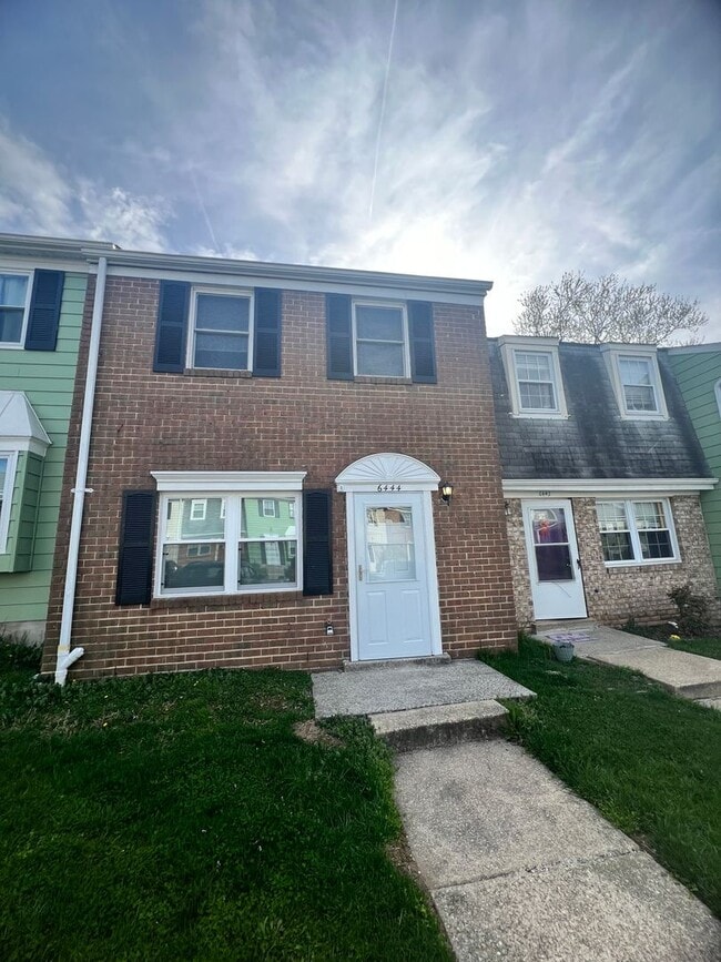 Newly Renovated 3 BR/1.5 BA Townhome in Gl... Townhome Rental in Glen