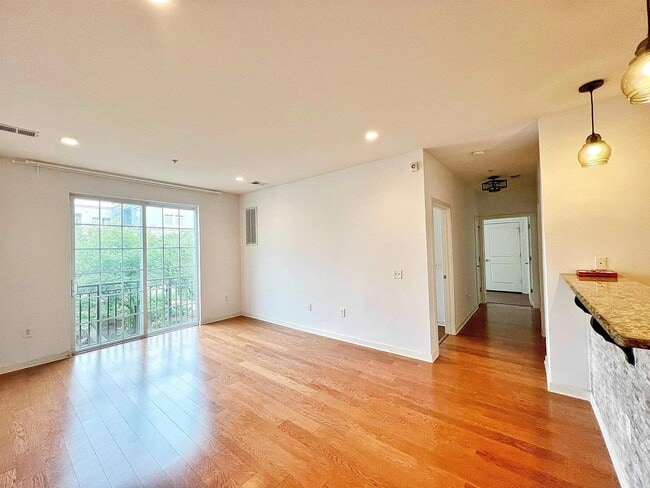 Photo - 443 2nd St Unidad 315