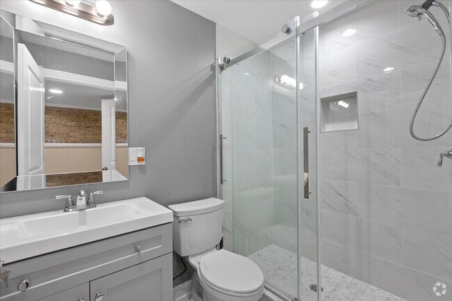 Building Photo - 1635 N Ashland Ave Unit g Rental