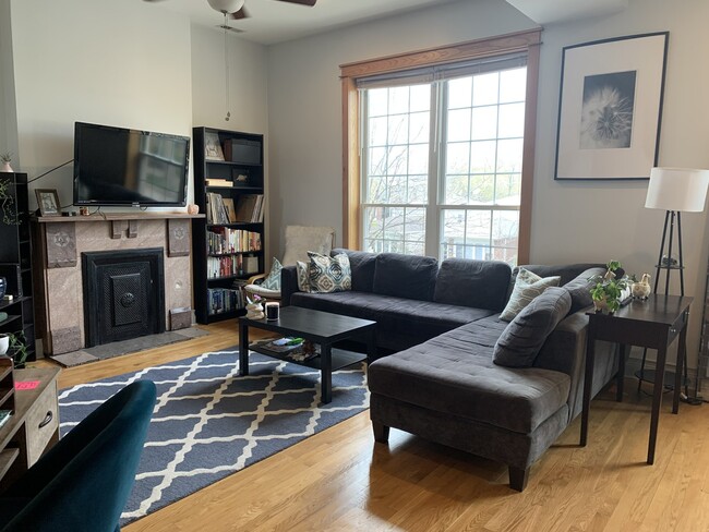 Photo - 2051 W Ohio St Unit 2