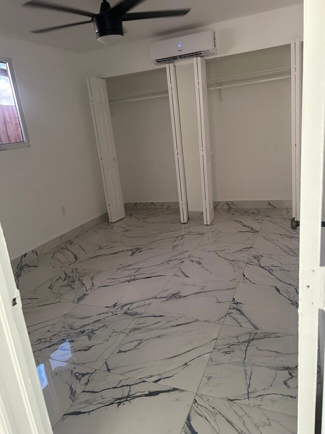 Building Photo - 1082 W 71st St Rental