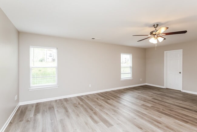 Photo - 315 Yellow Iris Rd SE