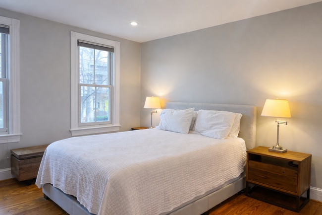 Photo - 1215 C St SE