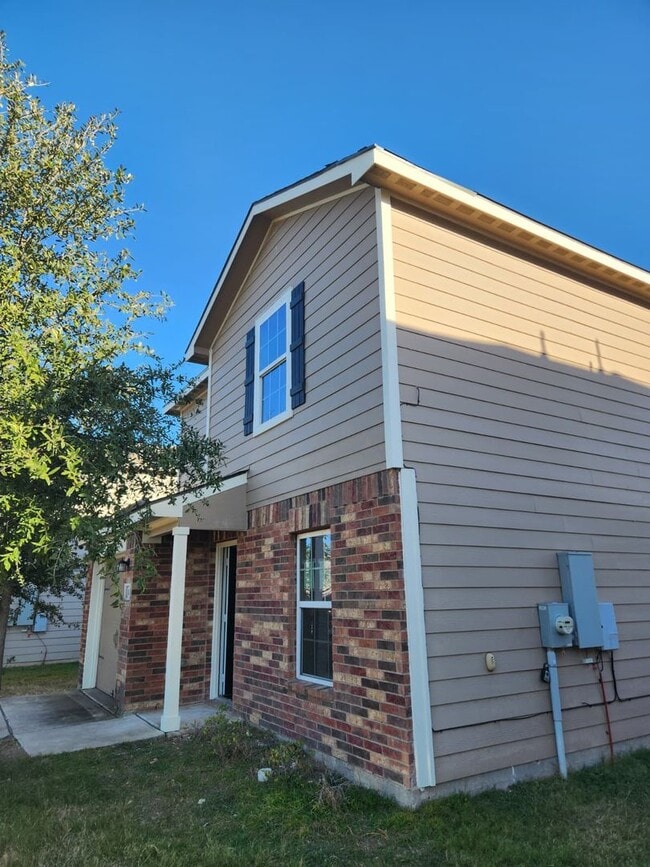 Photo - BEAUTIFUL HOME IN JARRELL. MOVE IN READY!.