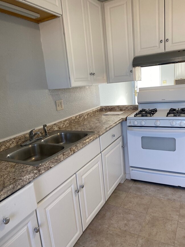 Photo - 424 W Wilson Ave