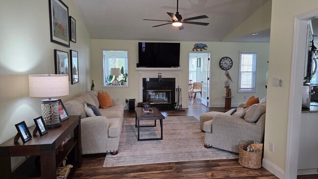 Photo - 6126 Castleton Ct
