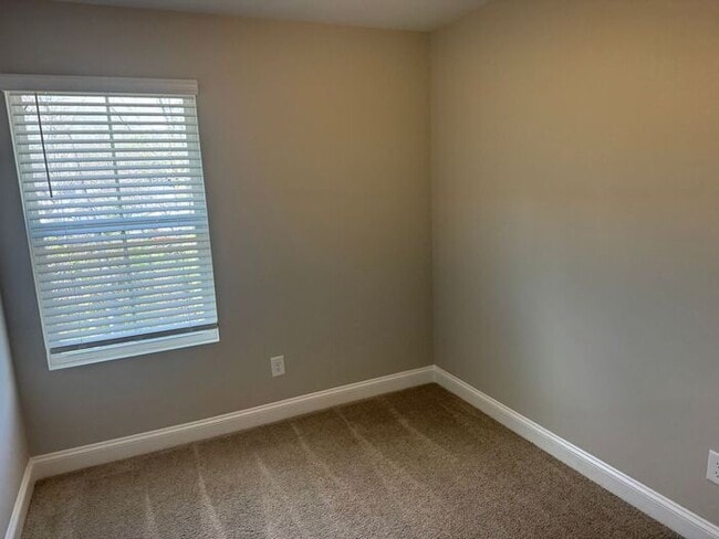 Newer End unit townhouse in Kannapolis, NC!!