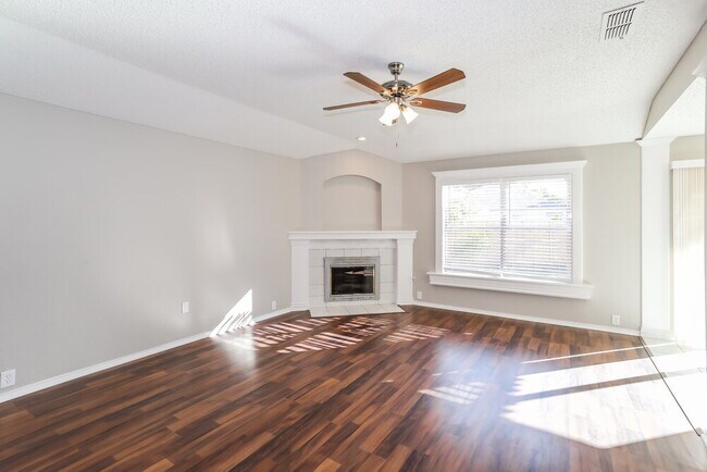 Photo - 1212 Springcreek Dr