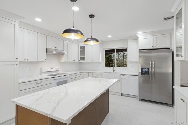 Photo - 1 Woodview Way