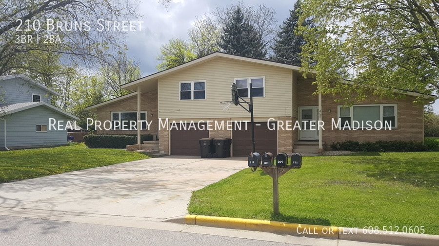 Photo - 210 Bruns St