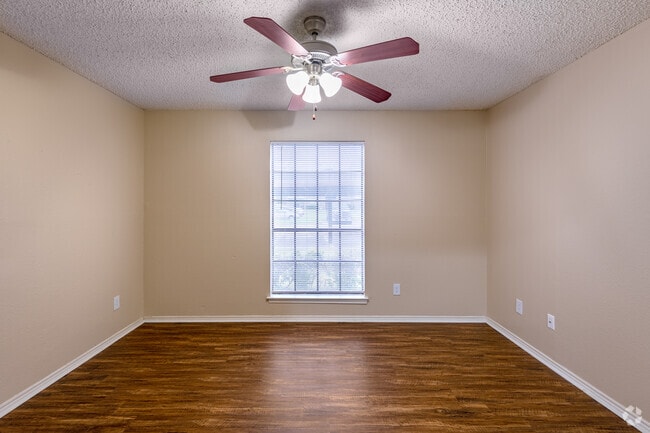 1BR, 1BA - 614SF - Bedroom