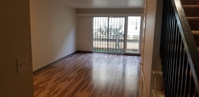 Photo - 654 Vernon St Unidad 6