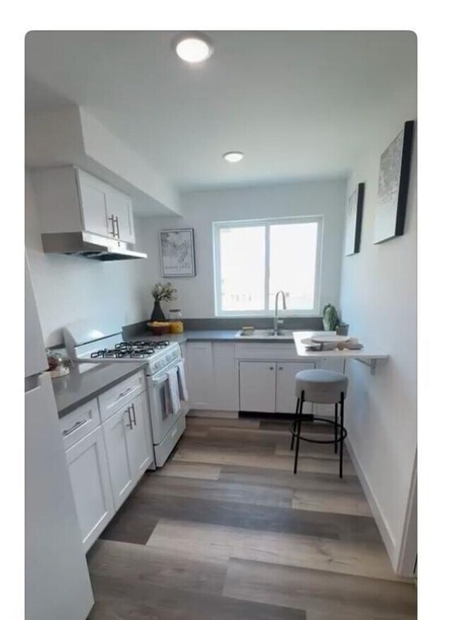 2837 San Marino St Unit 103