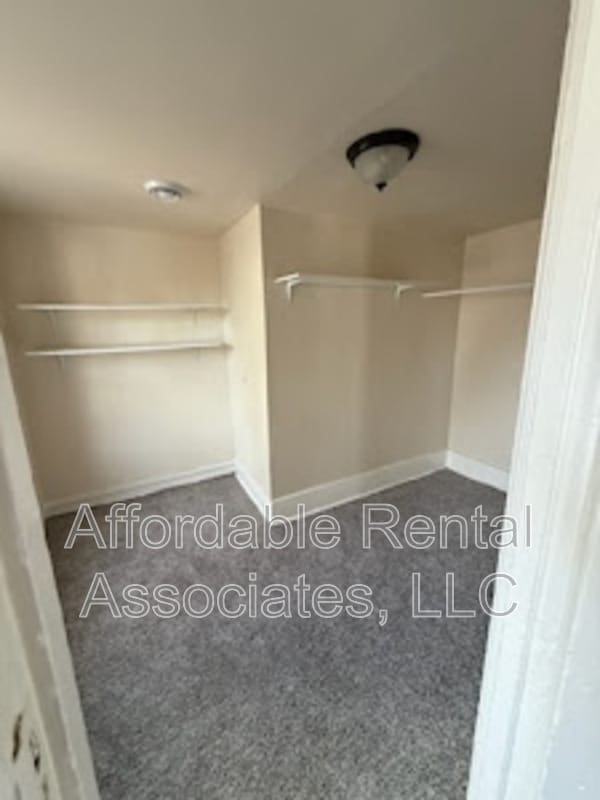 Building Photo - 1543 S 10th St Unit Upper Rear