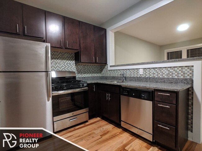 Building Photo - 4419 N Wolcott Ave Unit 3