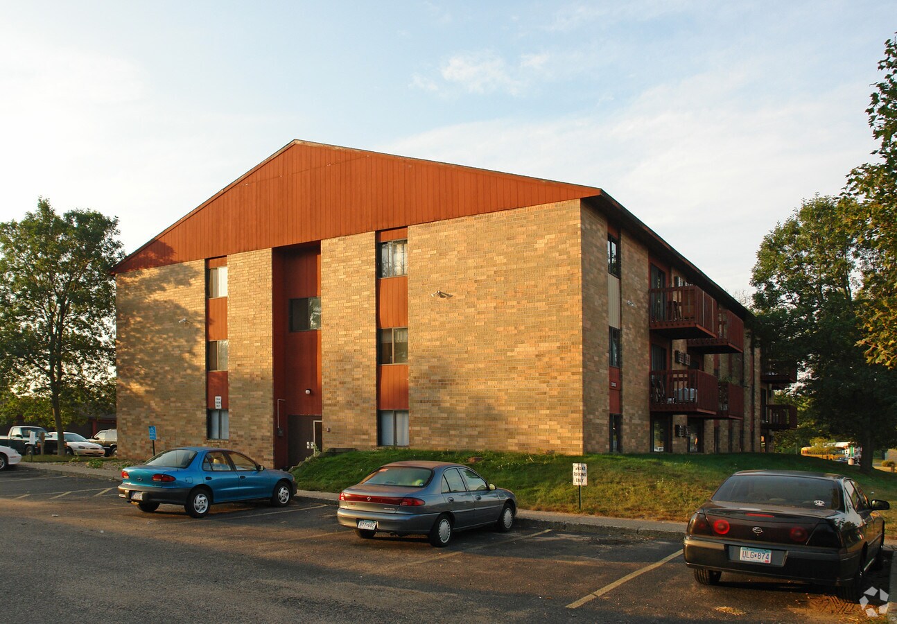 Royal Oaks Apartments - Royal Oaks Apartments