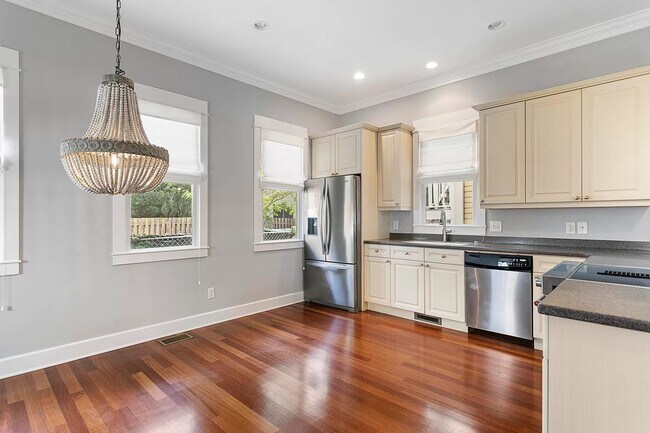 Photo - 87 Bogard St