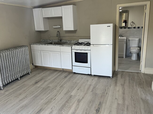 Building Photo - 14 Monument Sq Unit 4-11