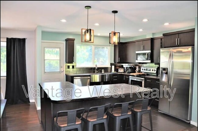 Photo - 4279 Lakeshore Rd