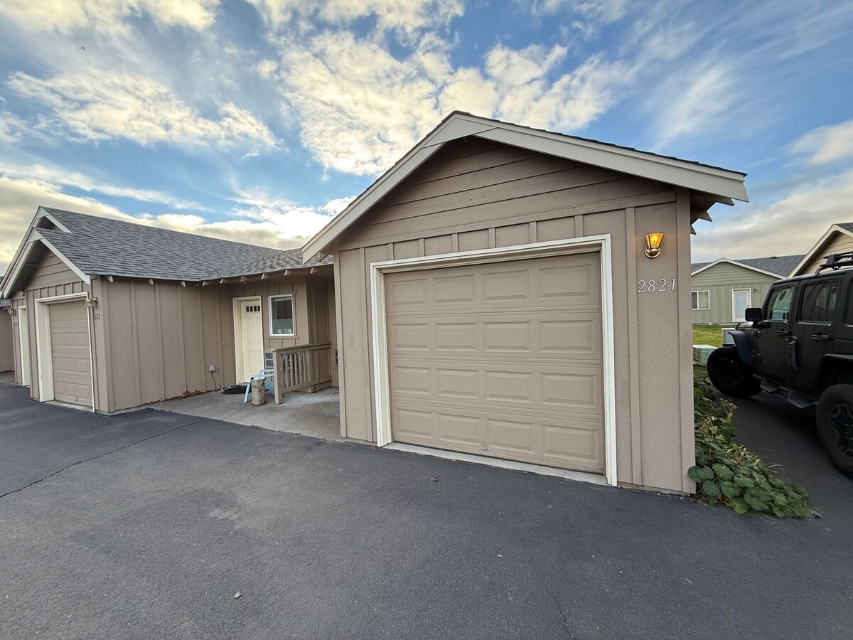 1 Bedroom / 1 Bathroom Cedar Creek Village Cottage - 1 Bedroom / 1 Bathroom Cedar Creek Village Cottage