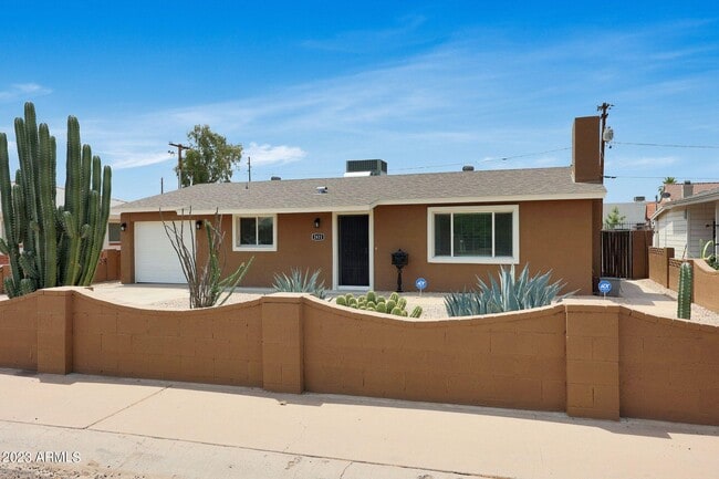 Photo - 2411 W Cheery Lynn Rd