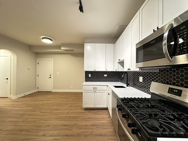 643 W Wrightwood Ave Unit 501