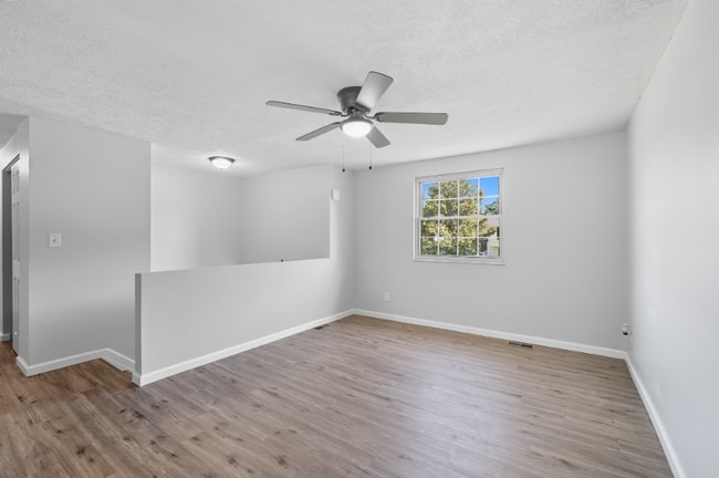 Photo - 7 Waterside Way