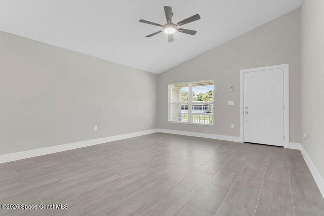 Photo - 889 Dunbar St