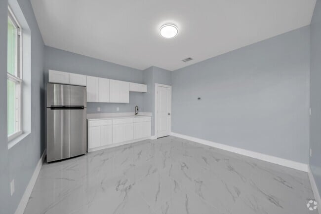 Building Photo - 104 Harry Ave S Rental