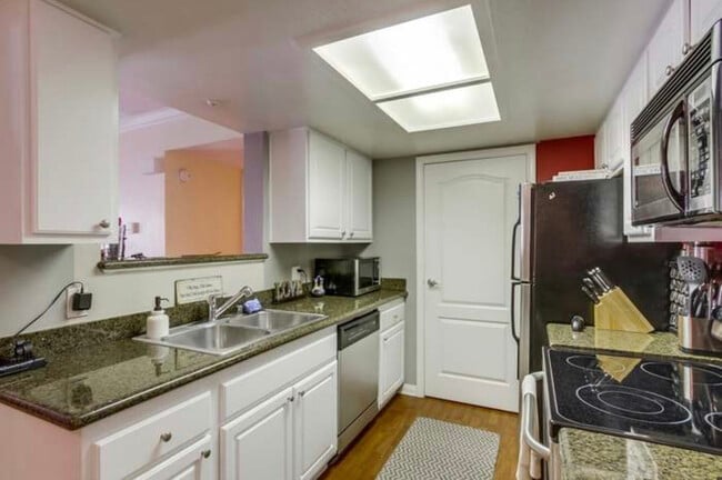 Building Photo - 12071 Alta Carmel Ct Unit Alan