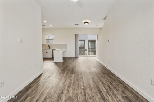 Photo - 406 W 7th St