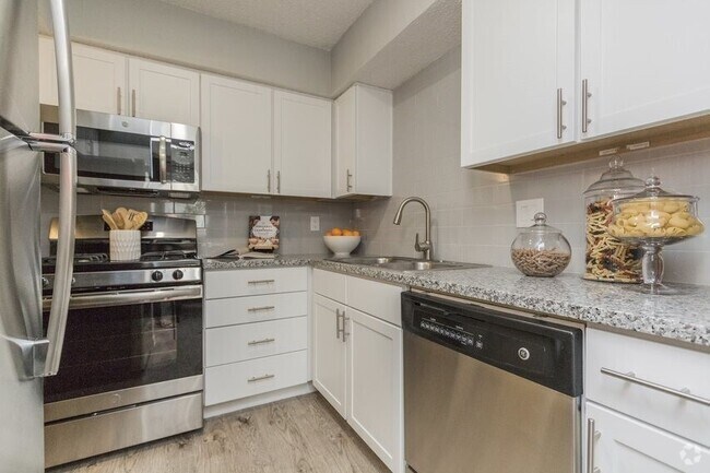 Building Photo - $599 first month's rent! Unit 11BL Rental