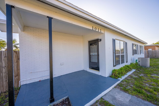 Photo - 1011 Bianca Dr NE