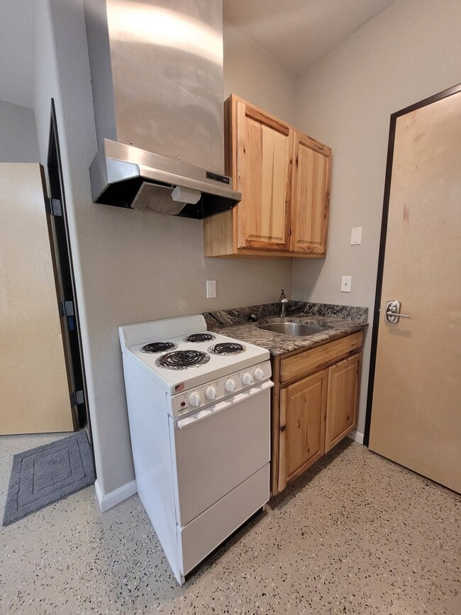Photo - 3535 Shanly St