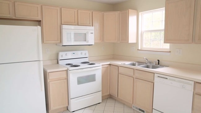 Building Photo - Edgewood Manor Rental