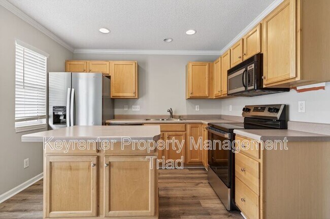 Photo - 94 Tannenbaum Cir