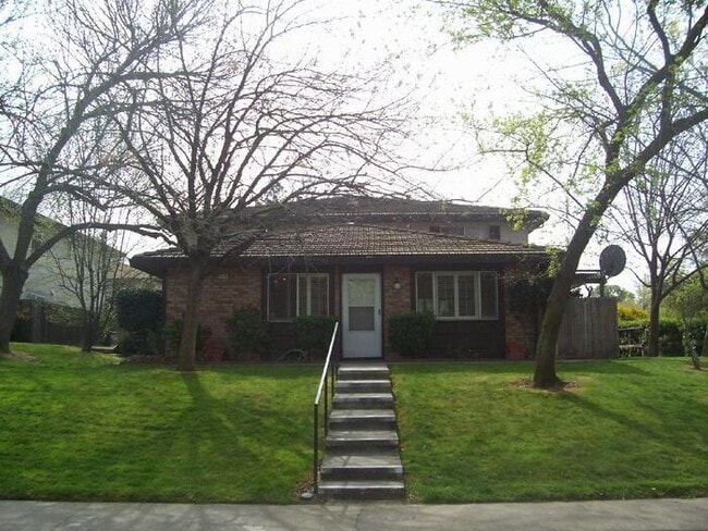 Building Photo - 2 Bed/1 Bath Foothill Farms Condo with Private Patio