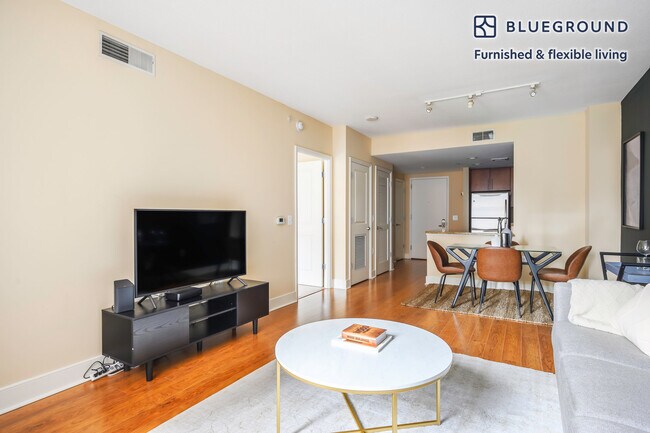 Photo - 425 L St NW Unidad SI FL6-ID198