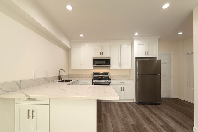 Photo - 5244 Whitsett Ave