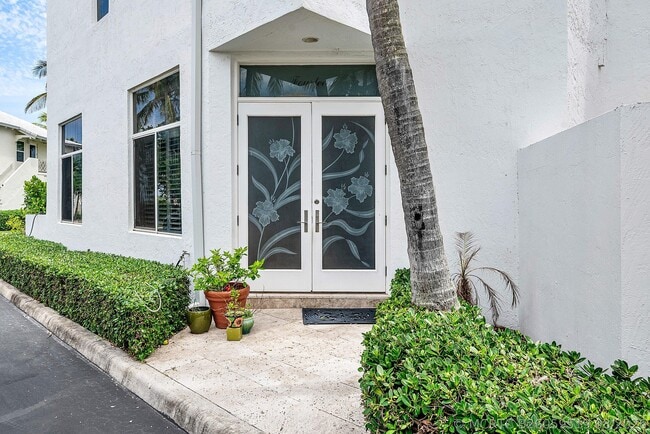 2115 S Ocean Blvd