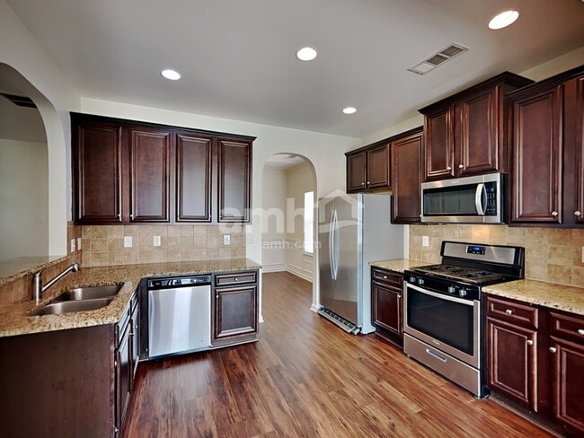 Photo - 3389 Gardenside Walk SW