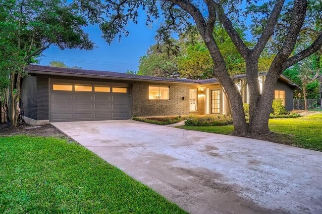 Building Photo - 5325 Western Hills Dr