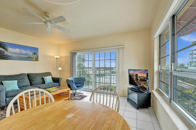 Building Photo - 2908 Bayshore Dr