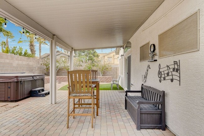 Photo - IMMACULATE FURNISHED 3BEDROOM GREEN VALLEY BEAUTY!