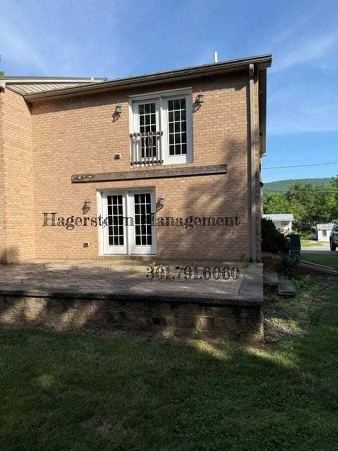 Photo - Lovely Brick Duplex in Smithsburg