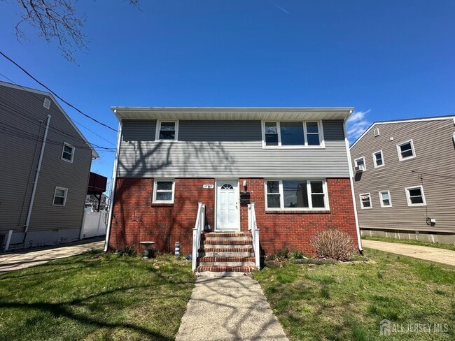 Building Photo - 69 Maple Ave