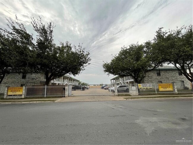 Building Photo - 10 J N St Unit 9