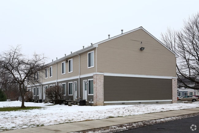 Side of Building - Royal Mall Apartments & Townhomes
