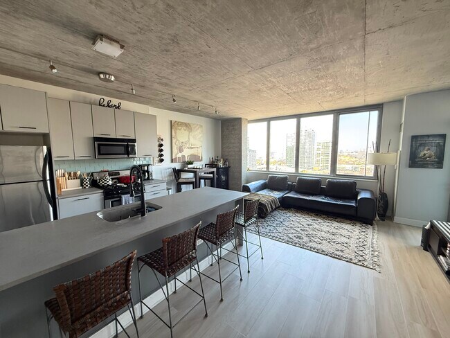 Living Room - 659 W Randolph St Unit 1706